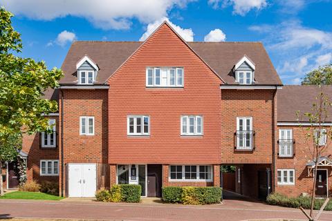 2 bedroom apartment for sale, De Burgh Gardens, Tadworth, KT20