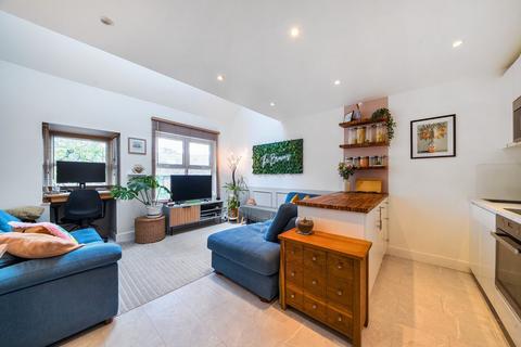 2 bedroom maisonette for sale, Kinburn Street, London, SE16