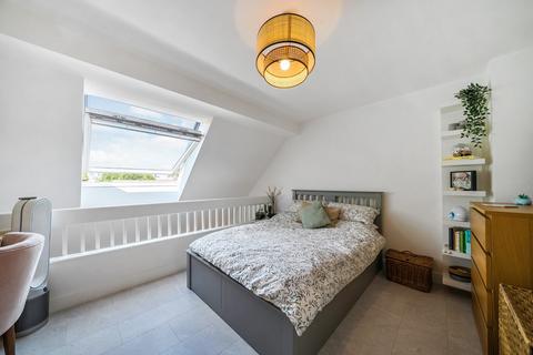 2 bedroom maisonette for sale, Kinburn Street, London, SE16