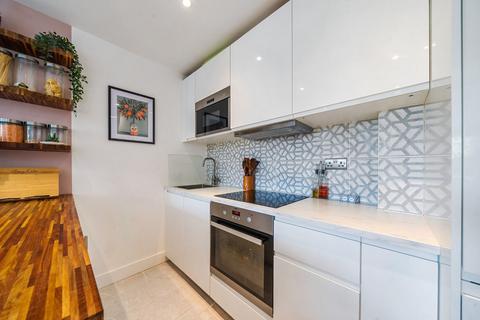 2 bedroom maisonette for sale, Kinburn Street, London, SE16