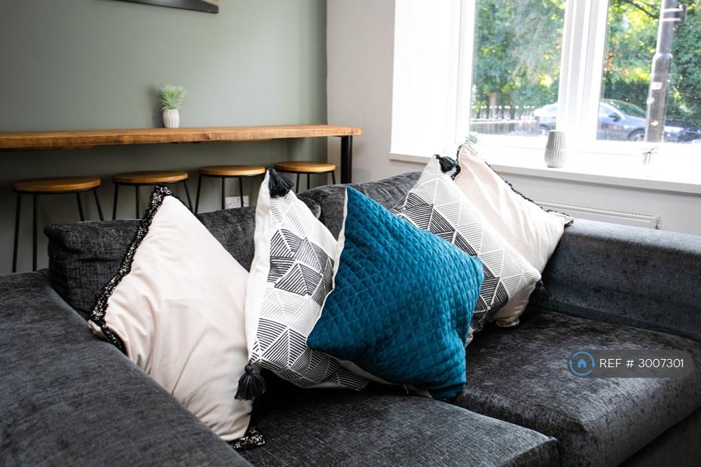 Apartment in Newcastle Upon Tyne - View 3
