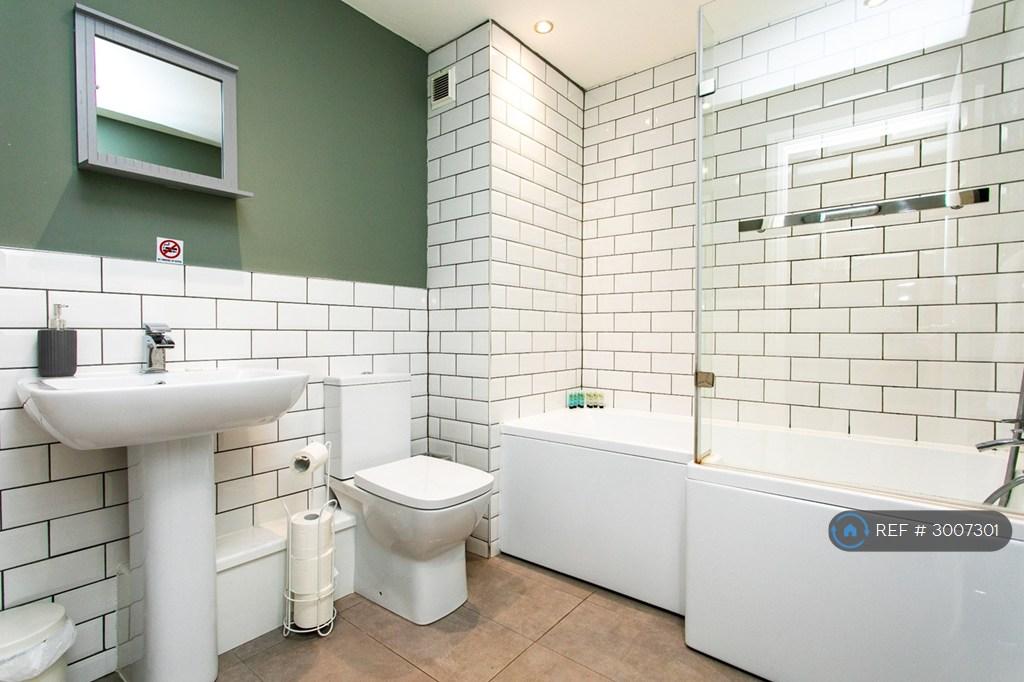 Apartment in Newcastle Upon Tyne - View 4