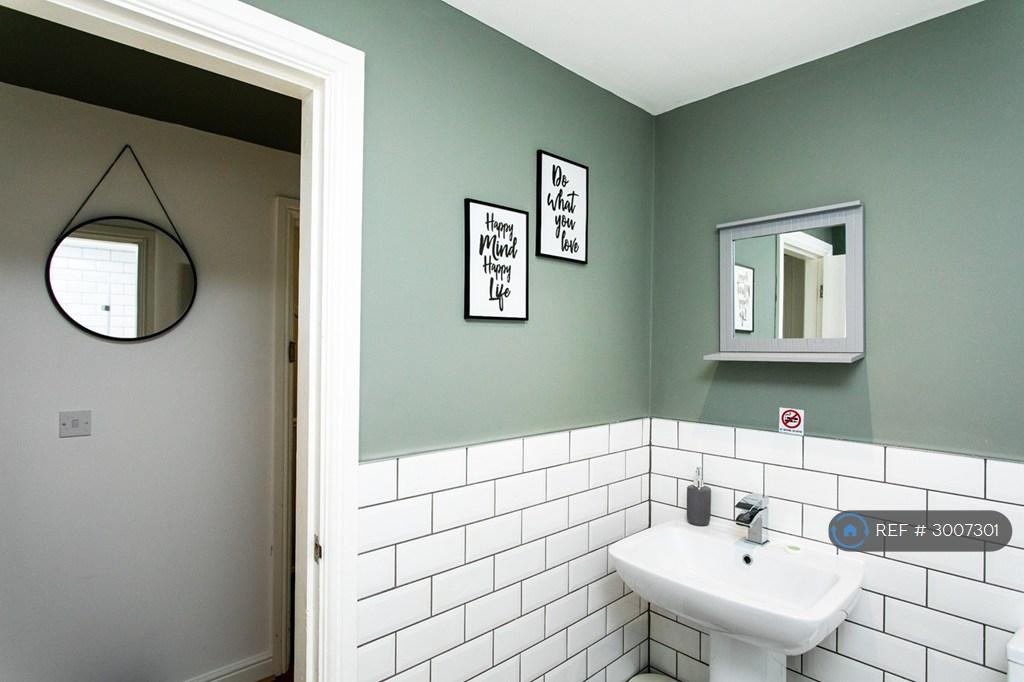 Apartment in Newcastle Upon Tyne - View 5