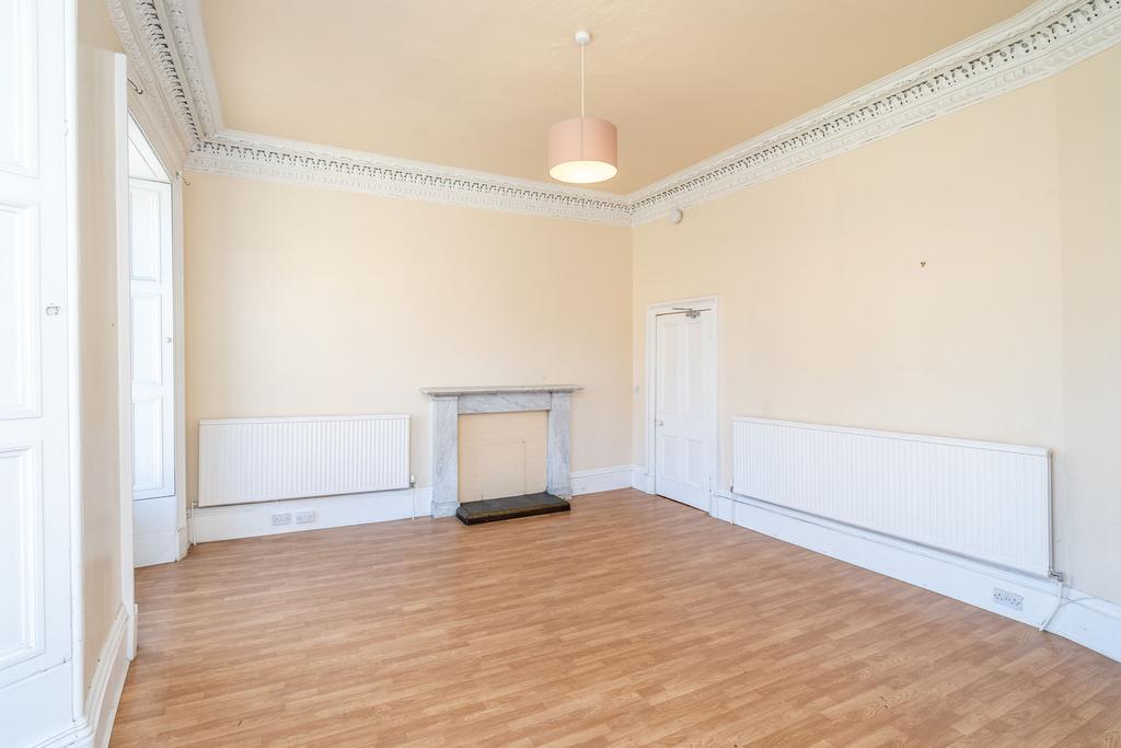 Apartment in Edinburgh - More