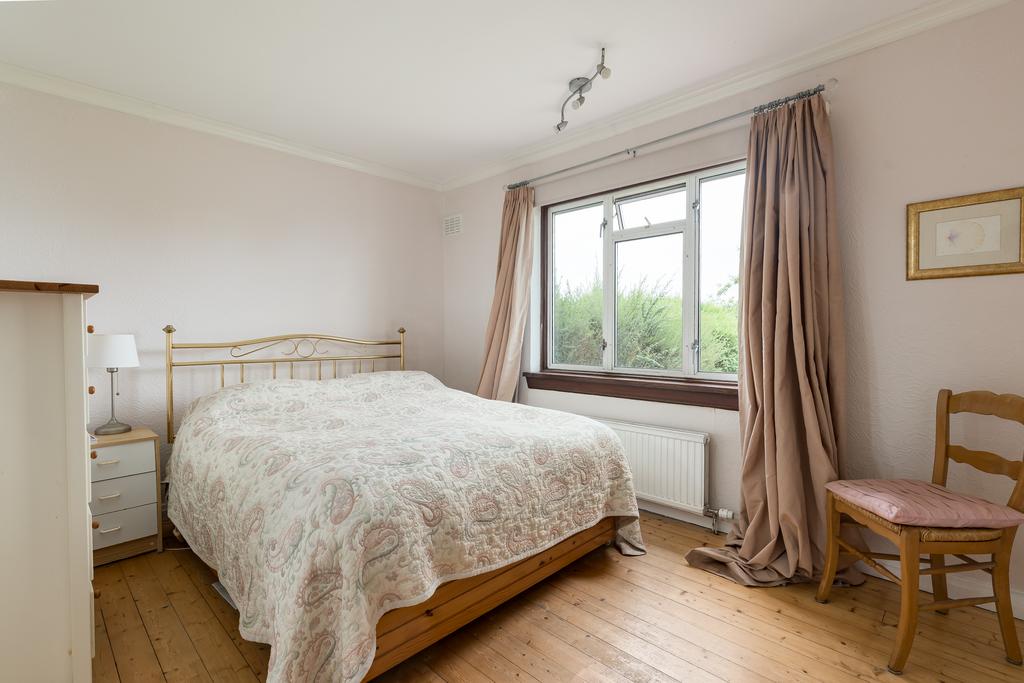 House in Edinburgh, Bonaly, Colinton - More