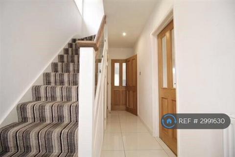 1 bedroom in a house share to rent, Kenilworth Road, Ashford, TW15