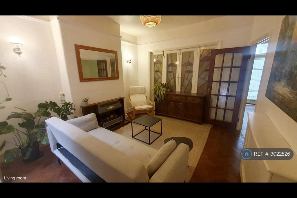 House in London - View 2