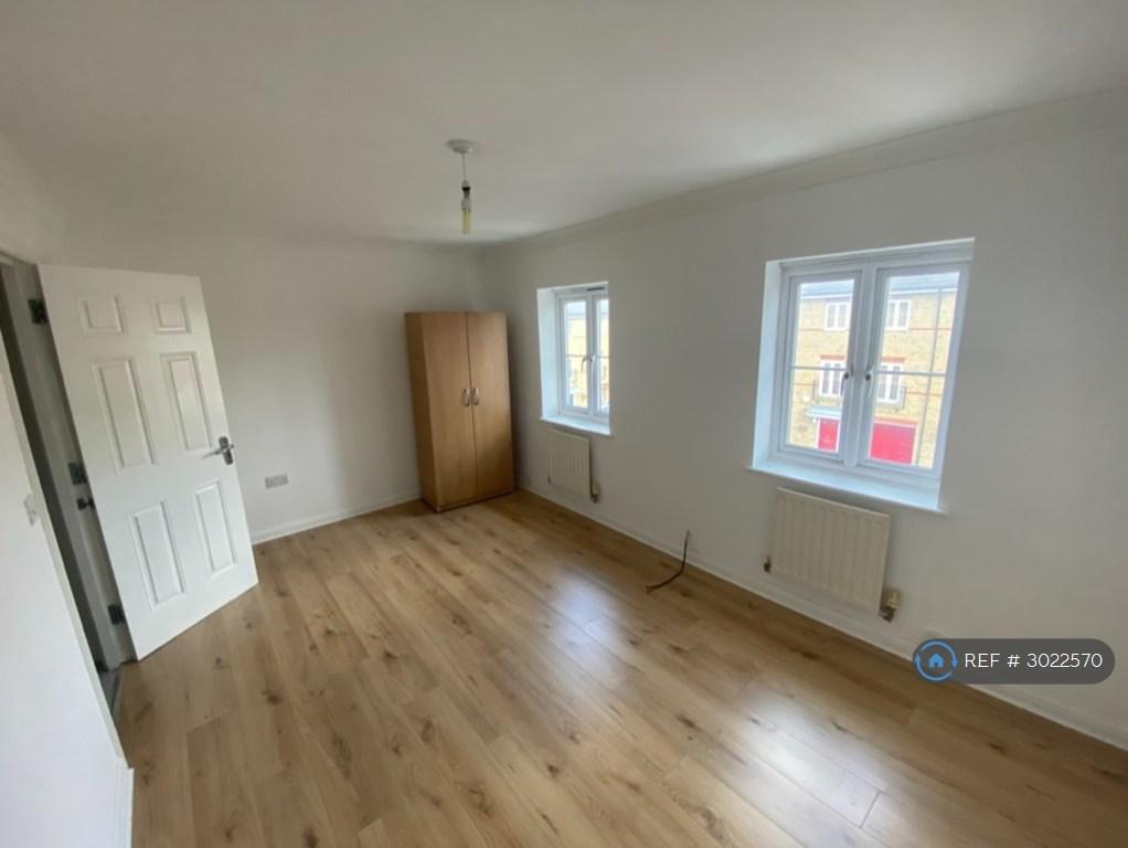 House in Romford - More