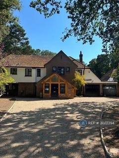5 bedroom detached house to rent, Old Woking Road, Woking, GU22