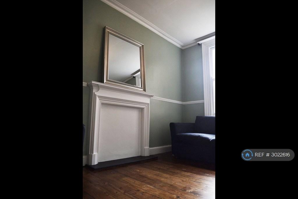 Apartment in Battersea - View 3