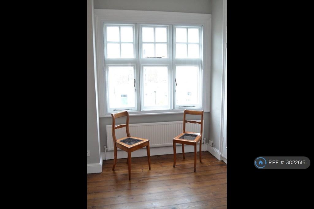 Apartment in Battersea - View 4
