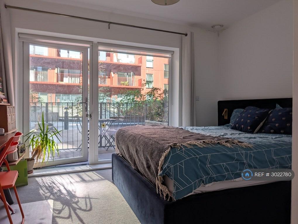 Apartment in Woolwich - View 3