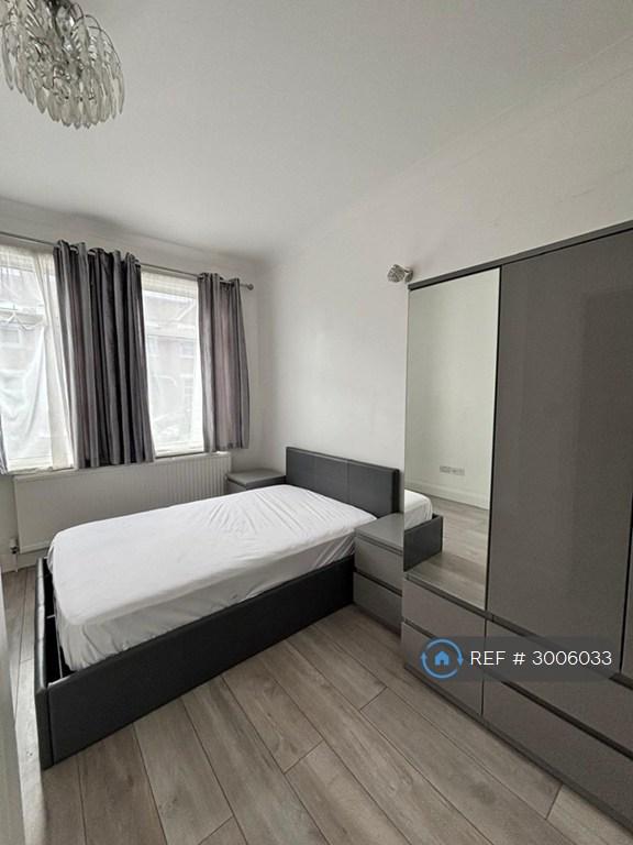 House in London - View 3