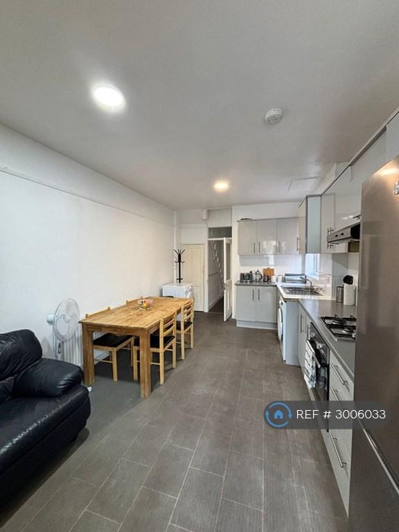 House in London - View 5