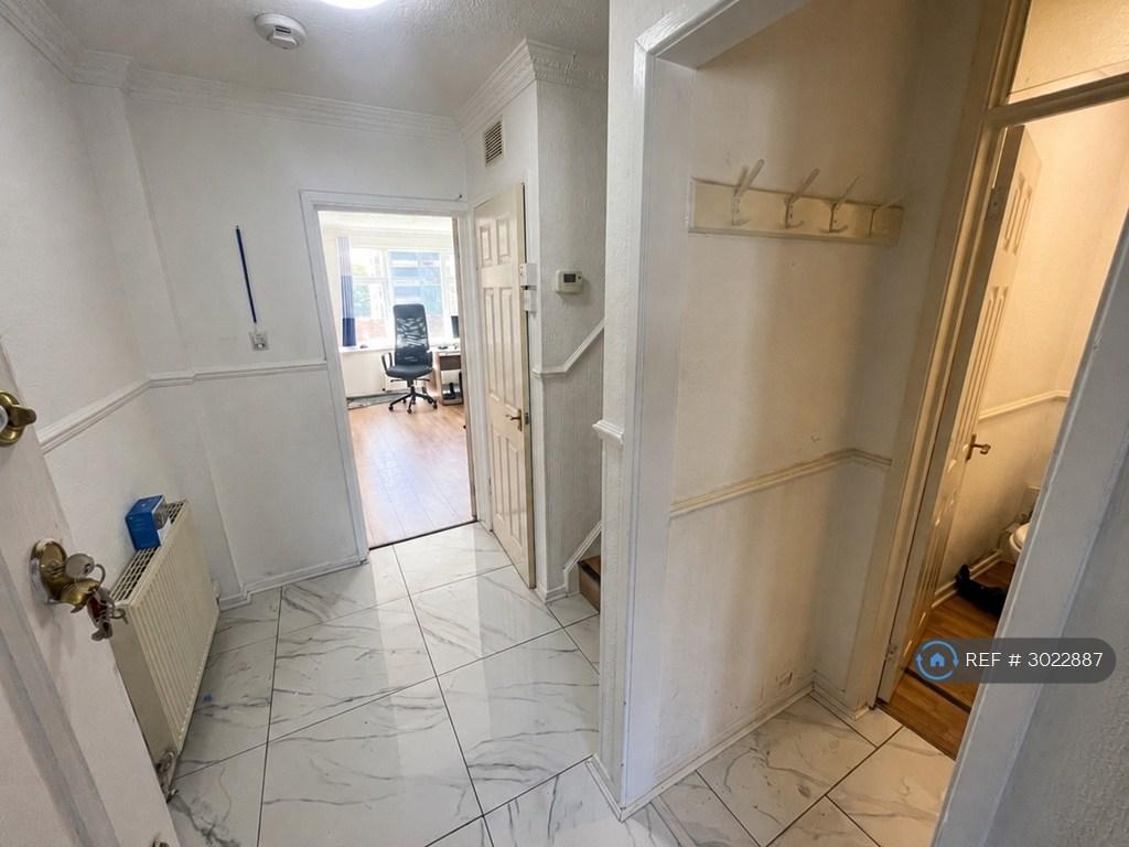 House in Newcastle Upon Tyne - View 2