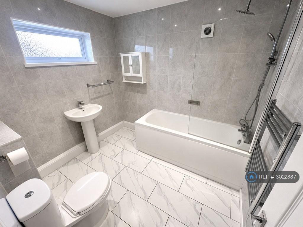 House in Newcastle Upon Tyne - View 4