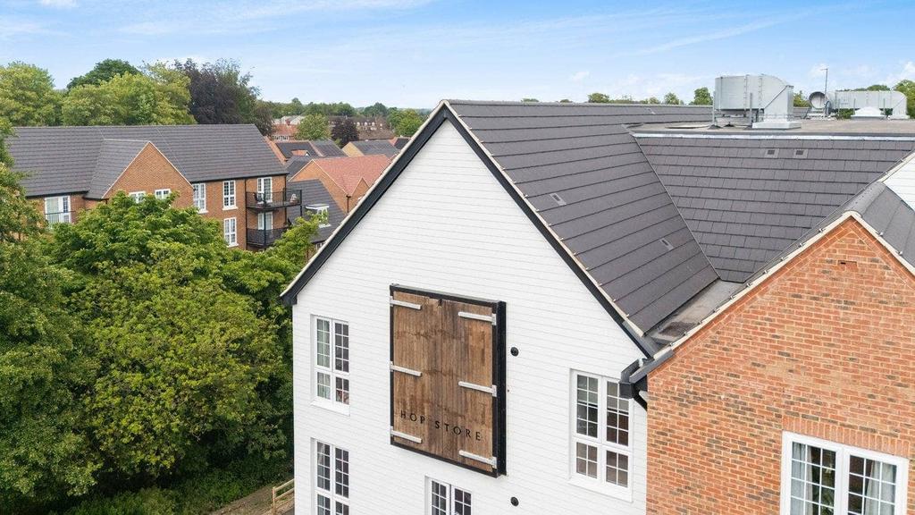 Apartment in East Hampshire, Alton - More