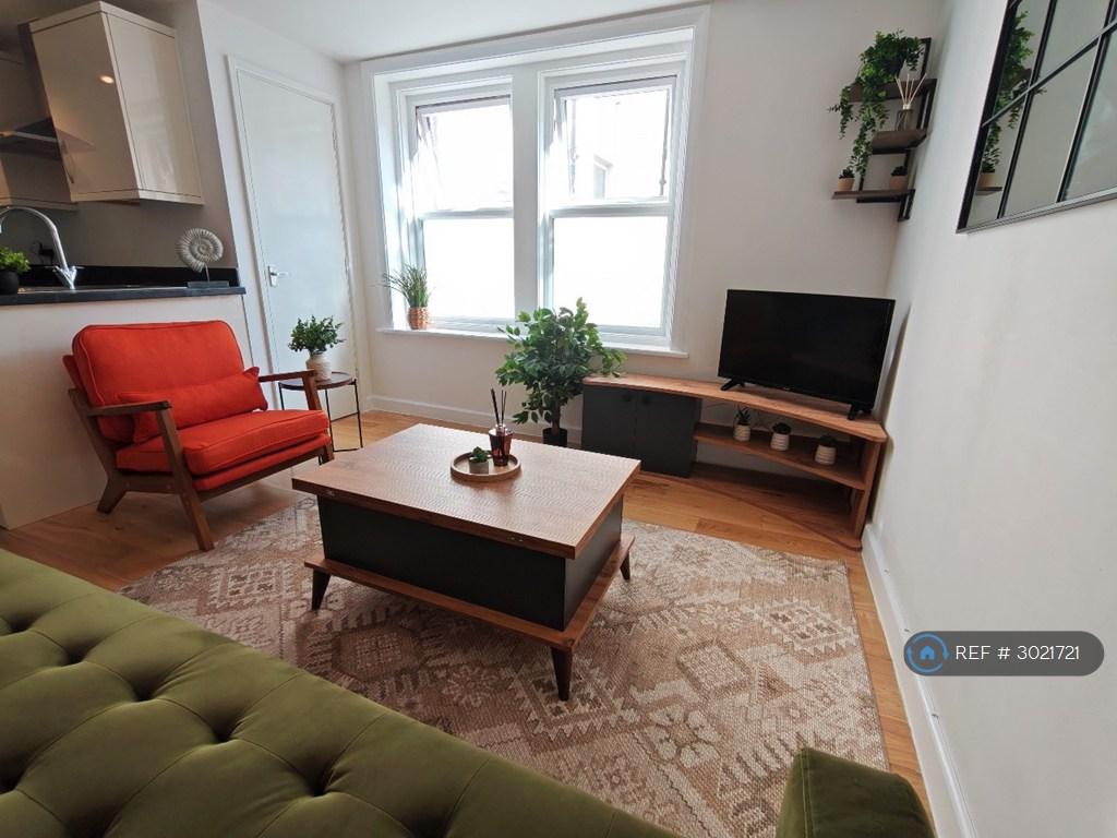 Apartment in Bournemouth, Lansdowne - View 4
