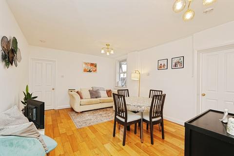 2 bedroom flat for sale, Churchdown, Bromley, BR1
