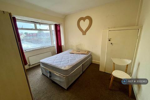 2 bedroom flat to rent, Somerset Road, Southall, UB1