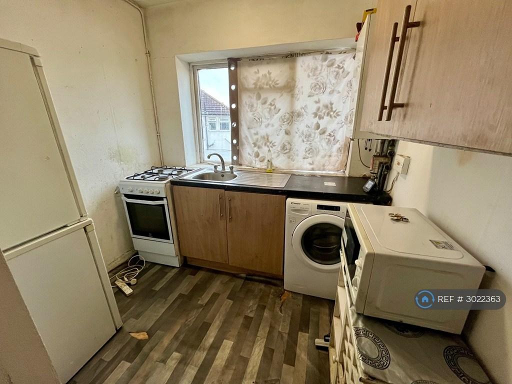 Apartment in Southall - View 2