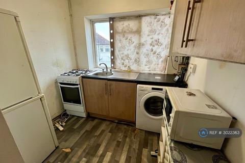 2 bedroom flat to rent, Somerset Road, Southall, UB1