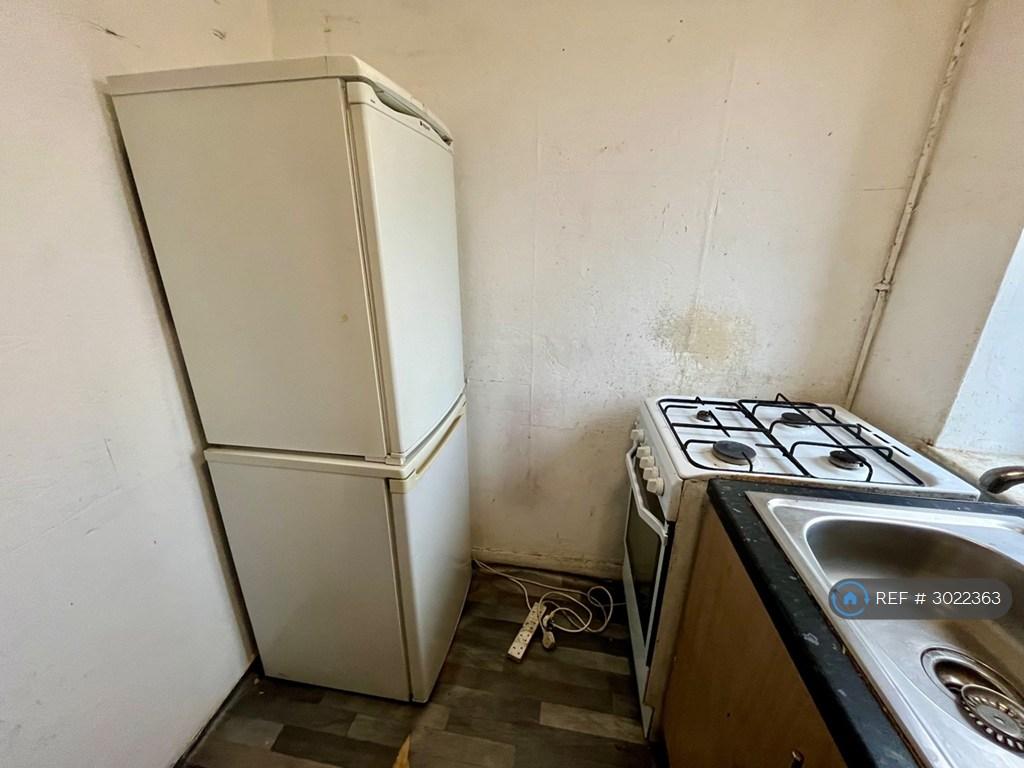 Apartment in Southall - View 4
