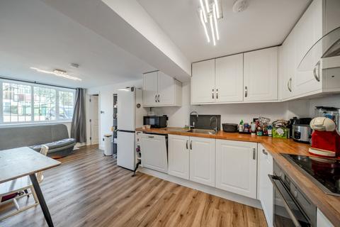 undefined, Kings Avenue, Bromley, BR1