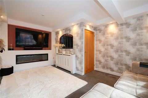 4 bedroom semi-detached house for sale, West View Close, West Yorkshire BD18