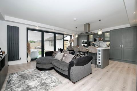 4 bedroom semi-detached house for sale, West View Close, West Yorkshire BD18