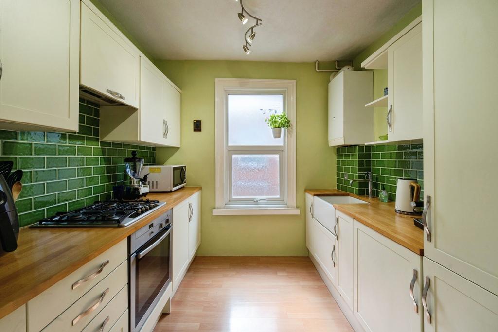 Apartment in Walthamstow - View 4