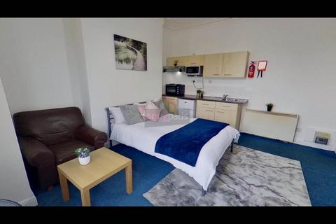 Studio to rent, Barrfield Road, Salford,