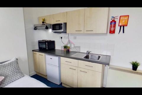 Studio to rent, Barrfield Road, Salford,