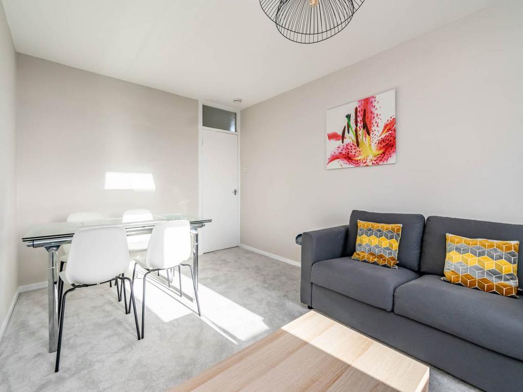 Apartment in Edinburgh - View 3
