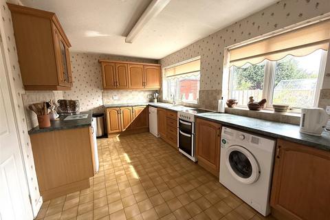 4 bedroom detached house for sale, Hawkesmore Drive, Little Haywood, Stafford