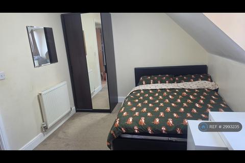 1 bedroom in a flat share to rent, Church Road, 14 Church Road, TW15