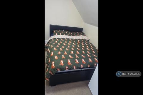 1 bedroom in a flat share to rent, Church Road, 14 Church Road, TW15