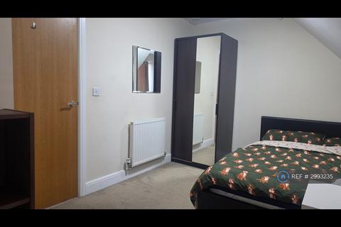 1 bedroom in a flat share to rent, Church Road, 14 Church Road, TW15