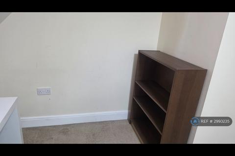 1 bedroom in a flat share to rent, Church Road, 14 Church Road, TW15