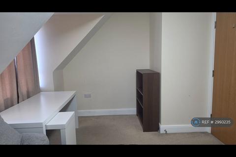 1 bedroom in a flat share to rent, Church Road, 14 Church Road, TW15