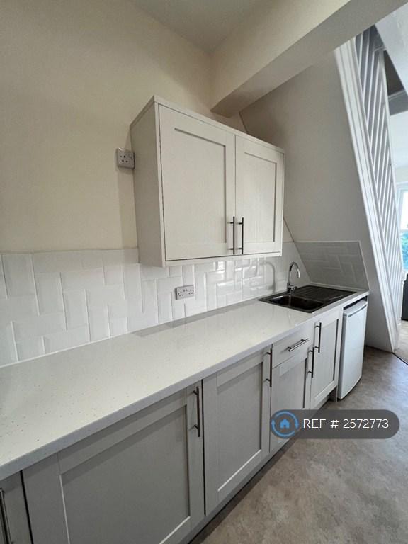 Apartment in Bristol - View 5