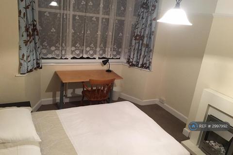 3 bedroom semi-detached house to rent, New High Street, Headington, Oxford, OX3