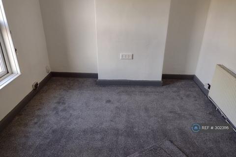 3 bedroom terraced house to rent, Warton Terrace, Bootle, L20