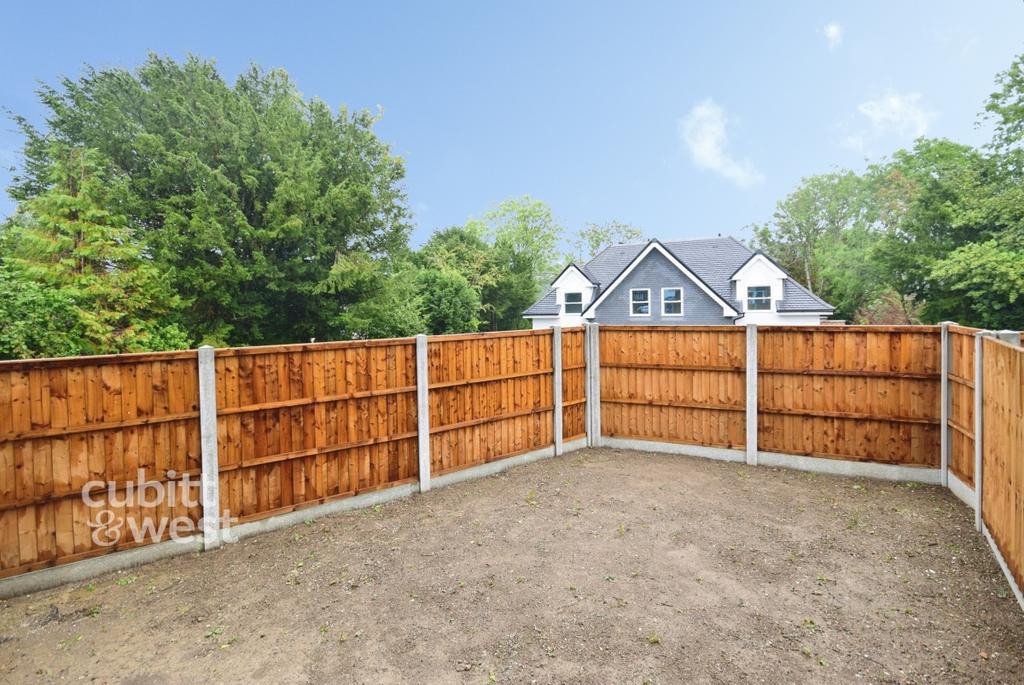 House in Purley - View 5