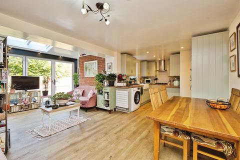 2 bedroom end of terrace house for sale, Warminster Road, Westbury