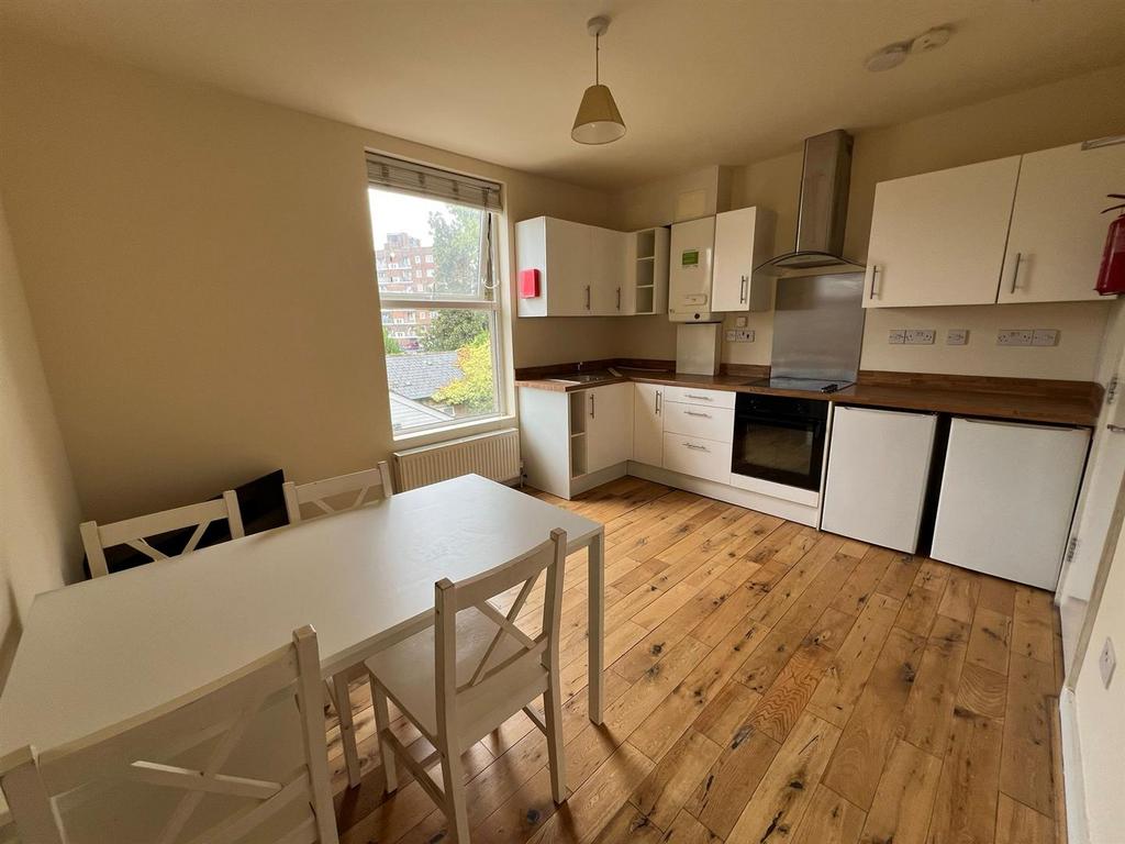 Apartment in London - View 3