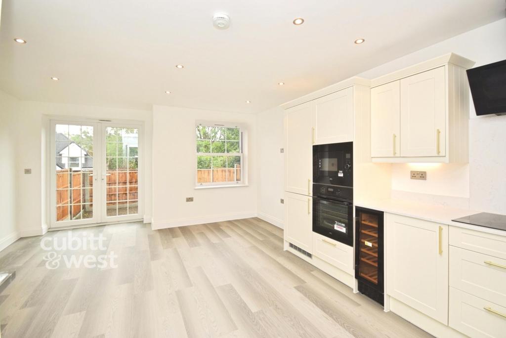 House in Purley - View 3