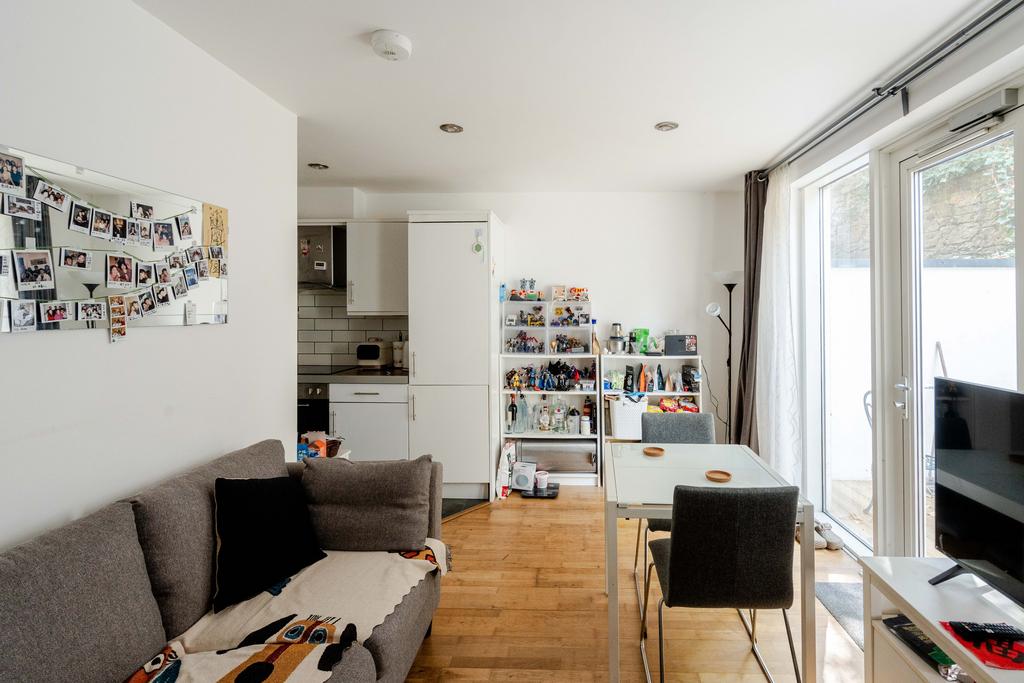 Apartment in Bristol, Cliftonwood, Spike Island - View 2