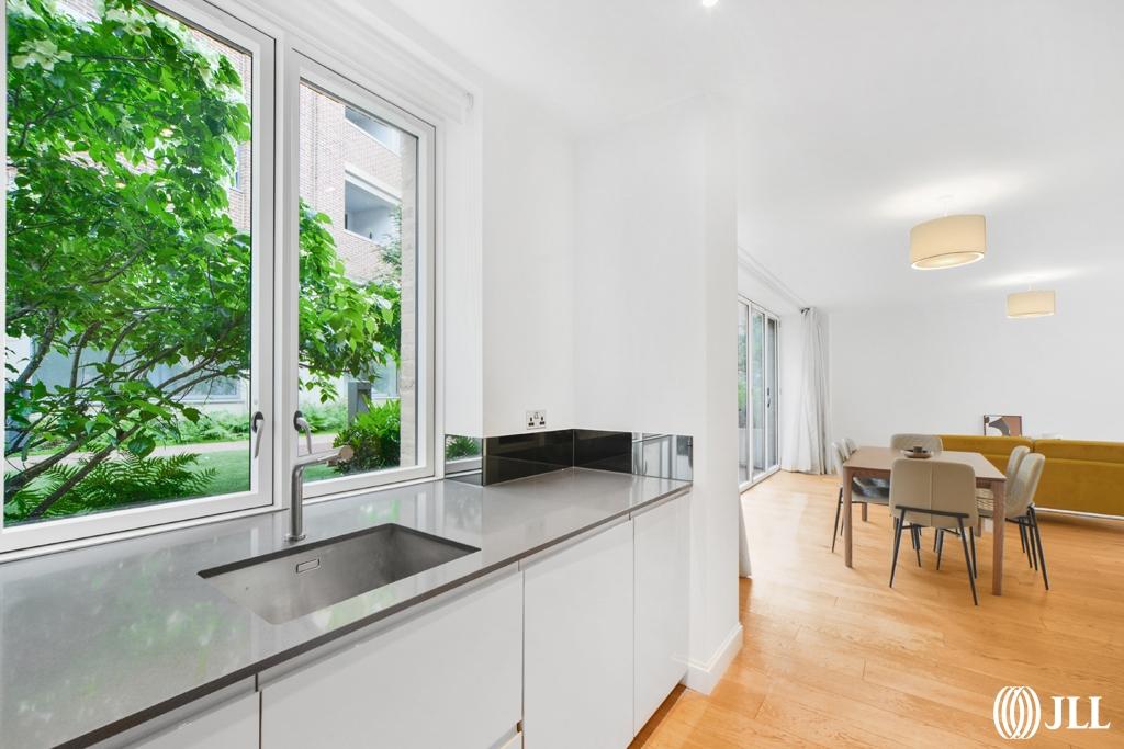 Apartment in London - View 5