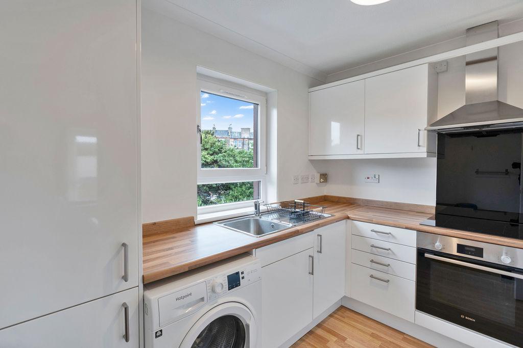 Apartment in Edinburgh - View 4